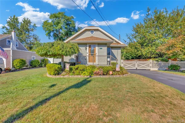$525,000 | 245 North 7th Street, Lindenhurst, NY 11757