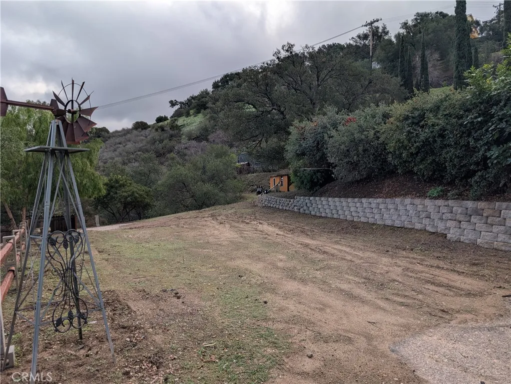 1087 Loma Simi Valley Simi Valley, CA 93063 - Photo 4 of 17 a view of a backyard