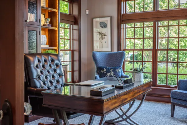a view of livingroom with furniture