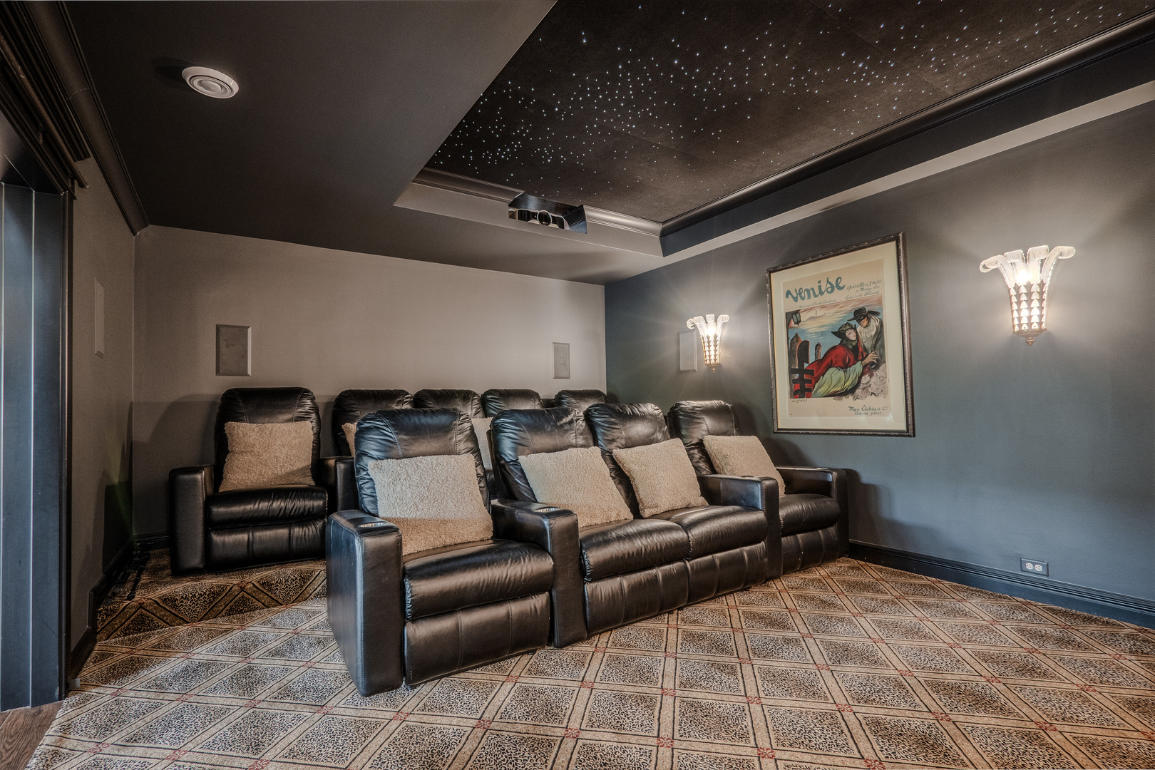 39-w915 Catlin Square Geneva, IL 60134 - Photo 49 of 58 a view of a livingroom with furniture and a ceiling fan