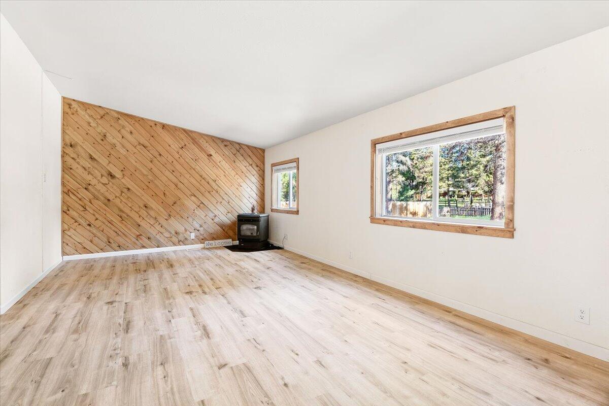 16201 Hawks Lair Road La Pine, OR 97739 - Photo 15 of 52 05-Living Area-HL