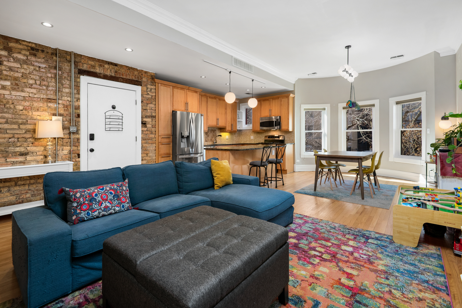 4061 North Sheridan Road, Unit 1 Chicago, IL 60613 - Photo 2 of 26 a living room with furniture and a chandelier