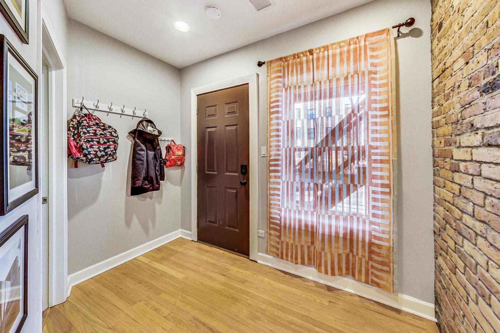 4061 North Sheridan Road, Unit 1 Chicago, IL 60613 - Photo 24 of 26 a view of front door