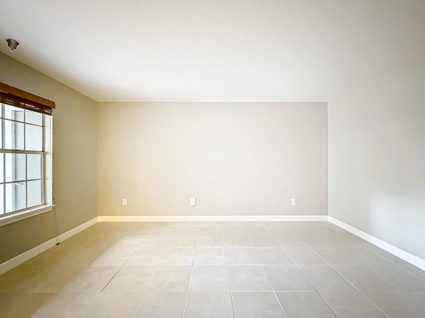 1020 Crystal Way, Unit M Delray Beach, FL 33444 - Photo 11 of 22 20250117010448467077000000-o (1)