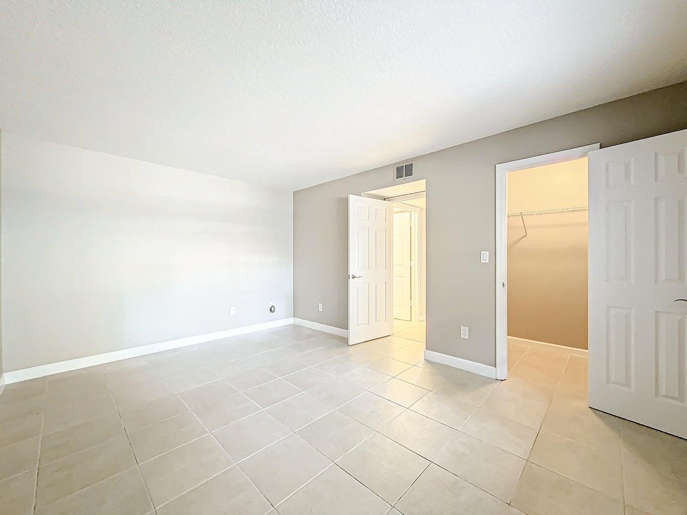 1020 Crystal Way, Unit M Delray Beach, FL 33444 - Photo 12 of 22 20250117010452656115000000-o (1)