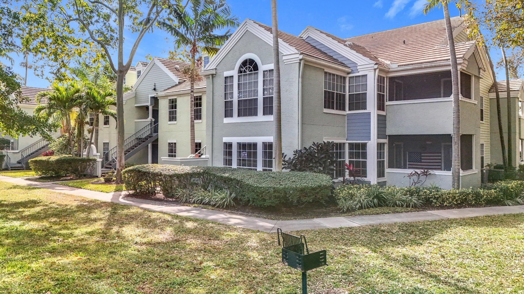 1020 Crystal Way, Unit M Delray Beach, FL 33444 - Photo 2 of 22 20250117010309640308000000-o (1)