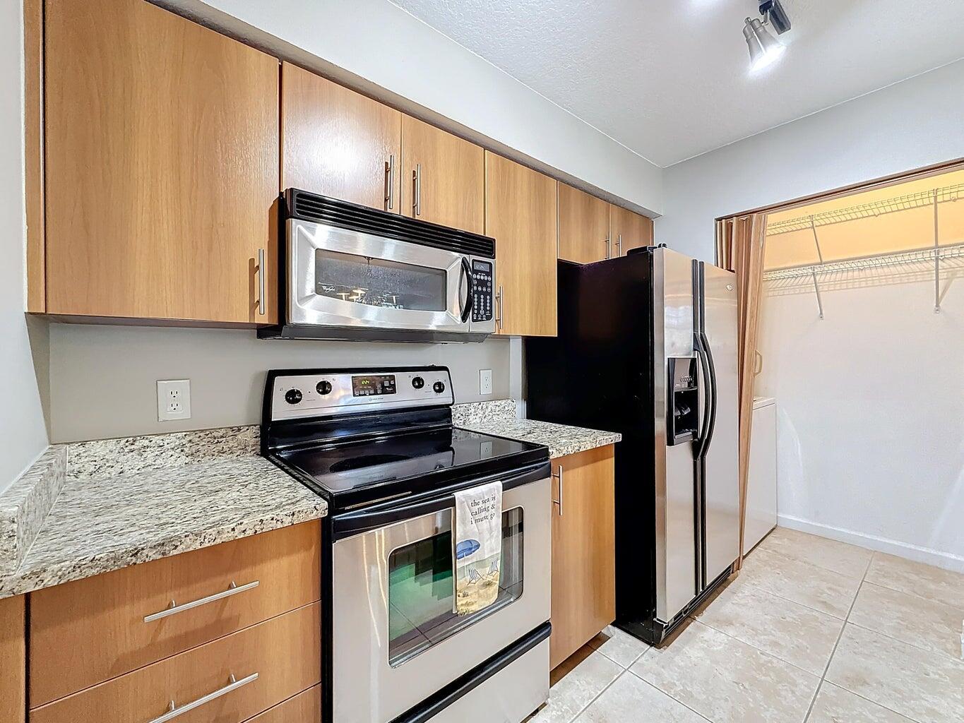 1020 Crystal Way, Unit M Delray Beach, FL 33444 - Photo 3 of 22 20250117010444264618000000-o (1)