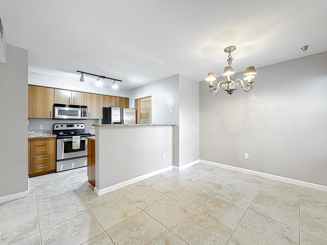 1020 Crystal Way, Unit M Delray Beach, FL 33444 - Photo 5 of 22 20250117010418329939000000-o (1)