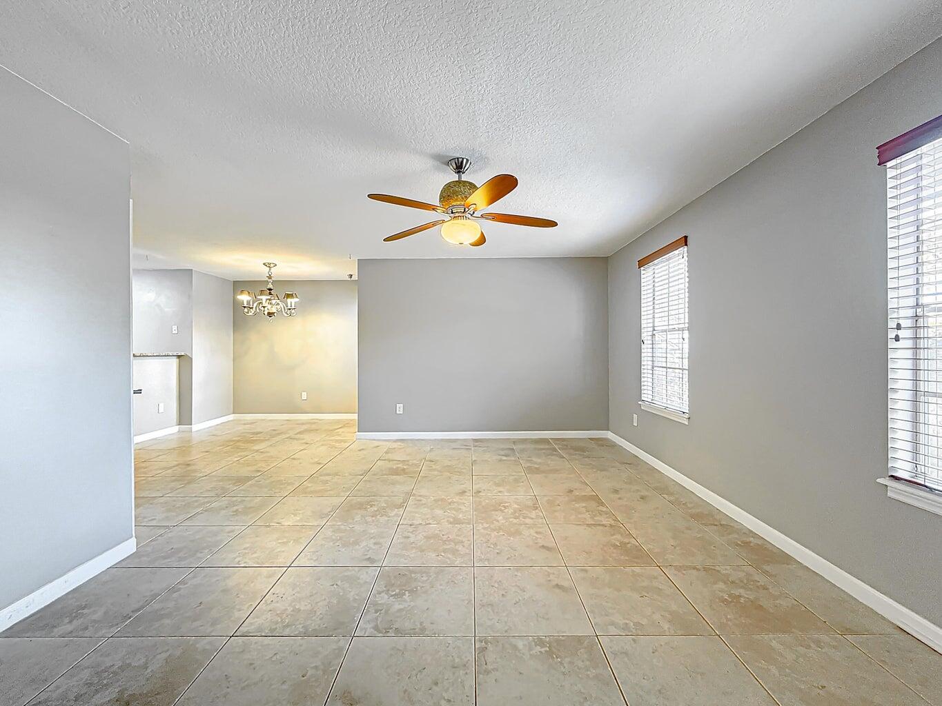 1020 Crystal Way, Unit M Delray Beach, FL 33444 - Photo 6 of 22 20250117010403182377000000-o (1)