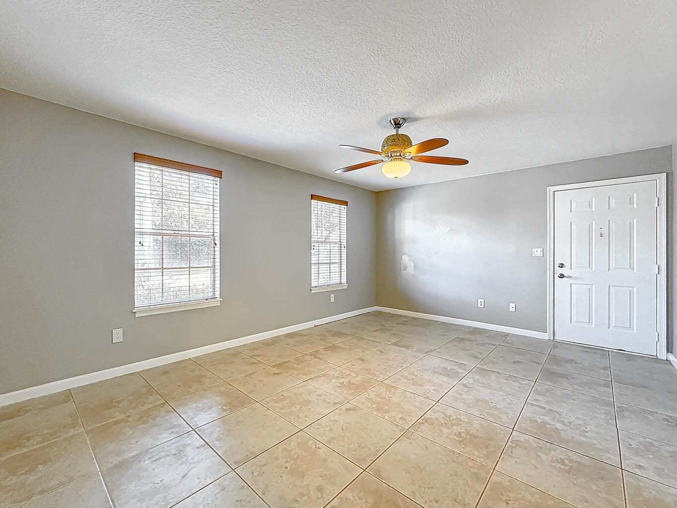 1020 Crystal Way, Unit M Delray Beach, FL 33444 - Photo 7 of 22 20250117010408600405000000-o (1)