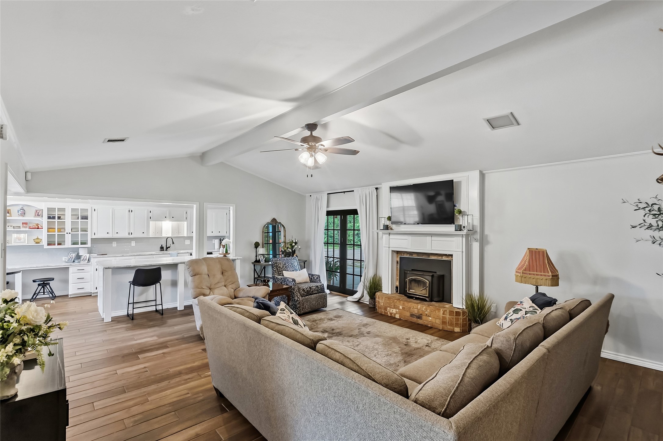 906 Standley Road Madisonville, TX 77864 - Photo 4 of 40 a living room with furniture fireplace and flat screen tv