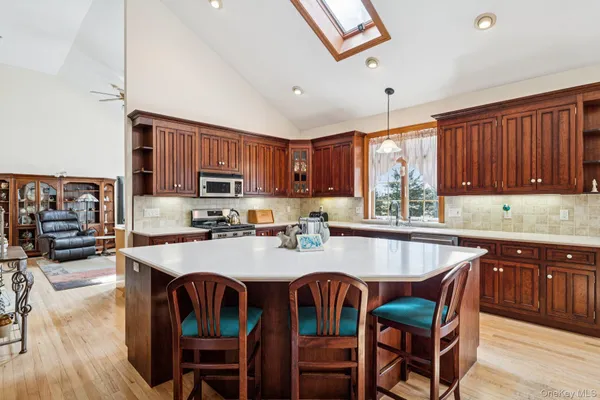 $1,349,999 | 1115 White Eagle Drive, Laurel, NY 11948