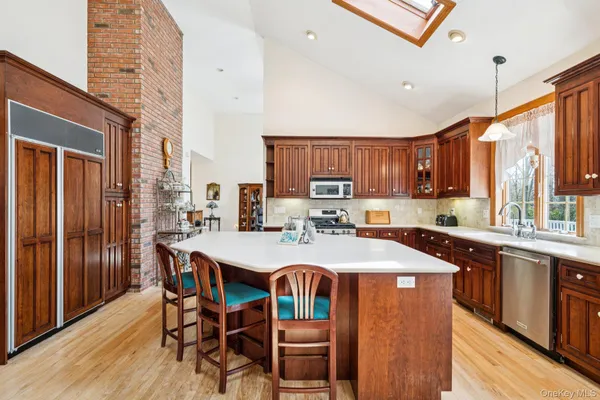 $1,349,999 | 1115 White Eagle Drive, Laurel, NY 11948