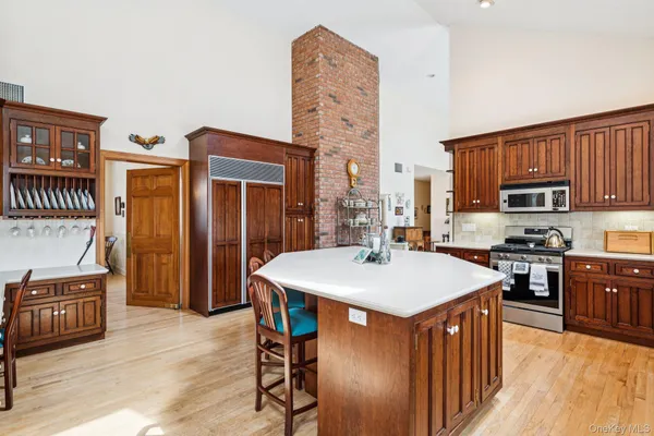 $1,349,999 | 1115 White Eagle Drive, Laurel, NY 11948