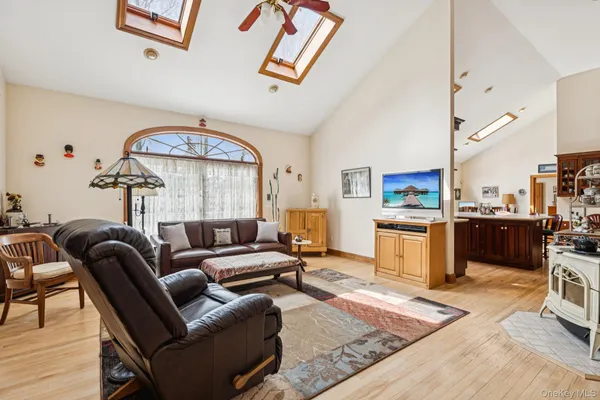 $1,349,999 | 1115 White Eagle Drive, Laurel, NY 11948