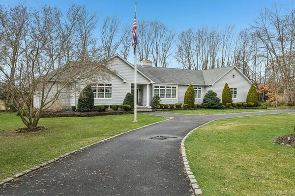 $1,349,999 | 1115 White Eagle Drive, Laurel, NY 11948