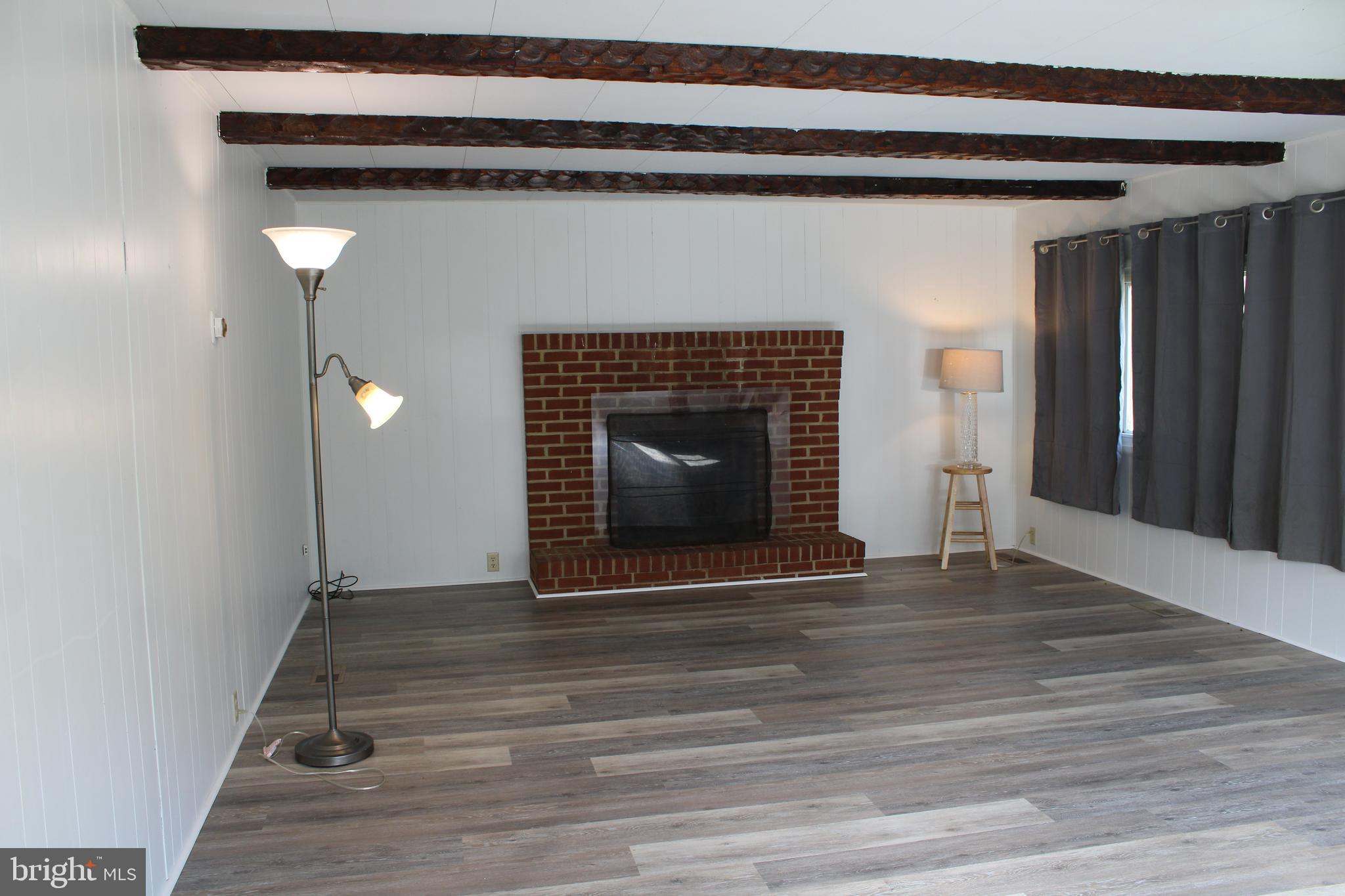 3730 Hunting Creek Road Huntingtown, MD 20639 - Photo 10 of 28 Livingroom