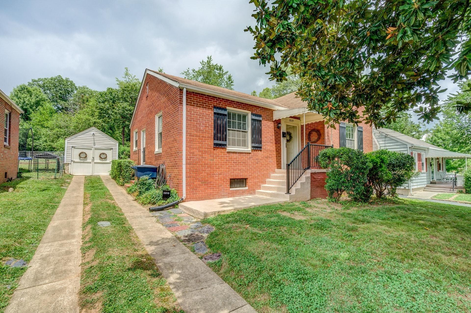 2819 Corbieshaw Road Southwest Roanoke, VA 24015 - Photo 1 of 25 Front