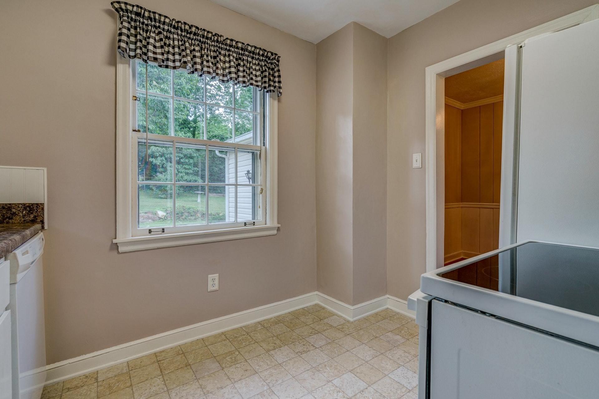 2819 Corbieshaw Road Southwest Roanoke, VA 24015 - Photo 9 of 25 009-319113-2819 Corbieshaw Road Southwes