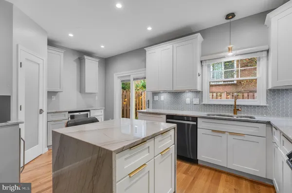 $6,250 | 1507 North Colonial Terrace, Arlington, VA 22209
