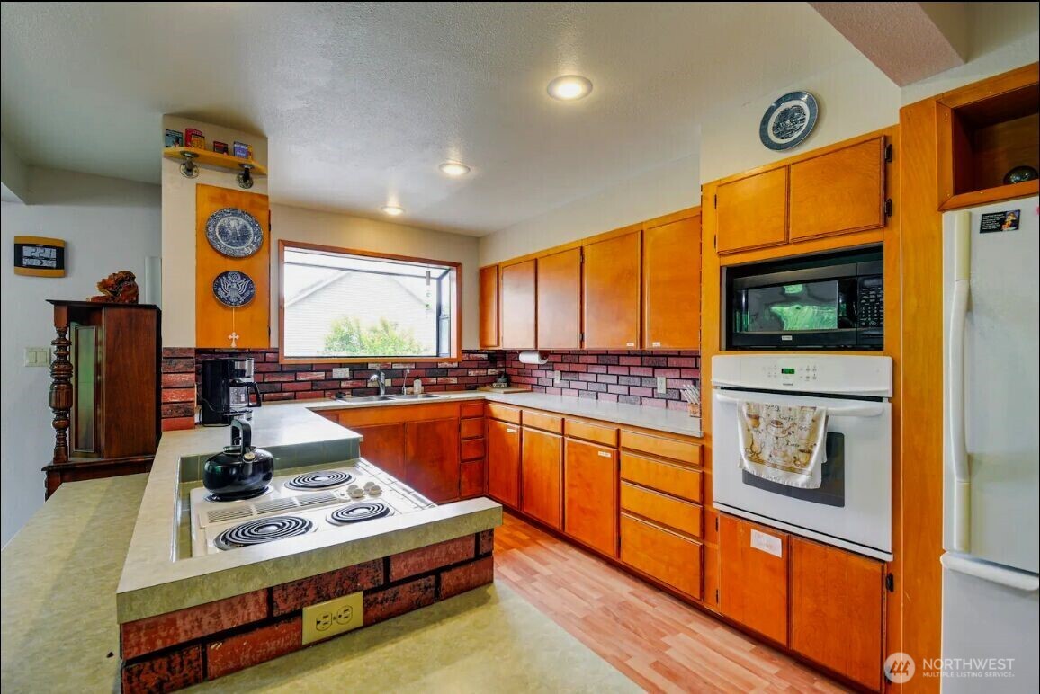 54 Pacific Lane Pacific Beach, WA 98571 - Photo 11 of 37 a living room with furniture and a flat screen tv