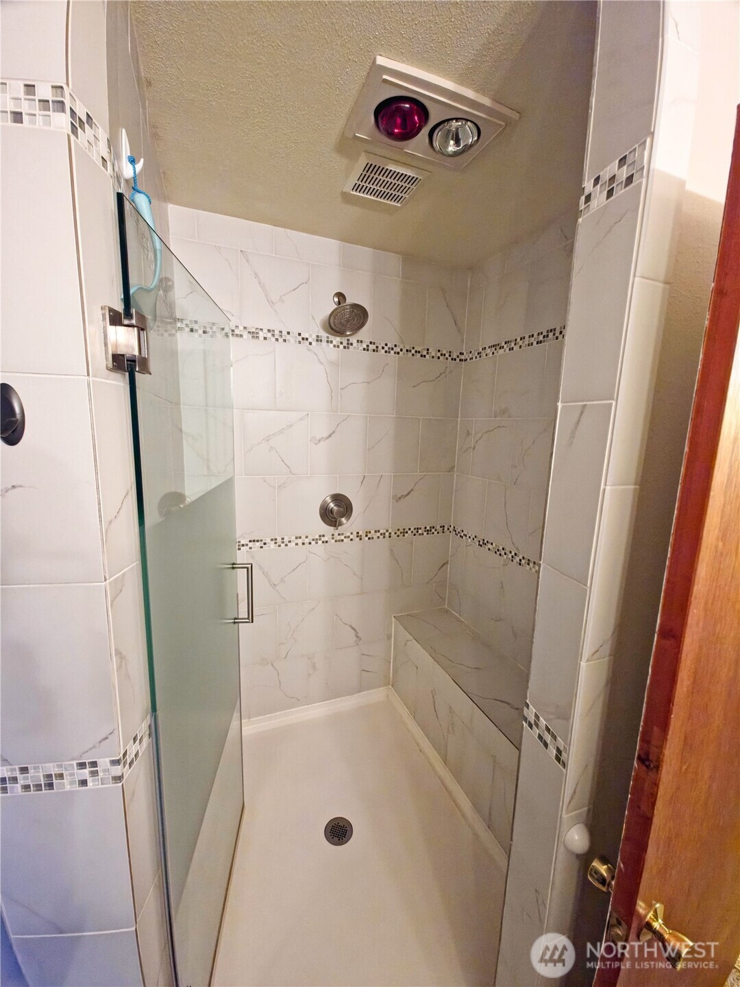 54 Pacific Lane Pacific Beach, WA 98571 - Photo 30 of 37 a bath tub sitting next to a shower