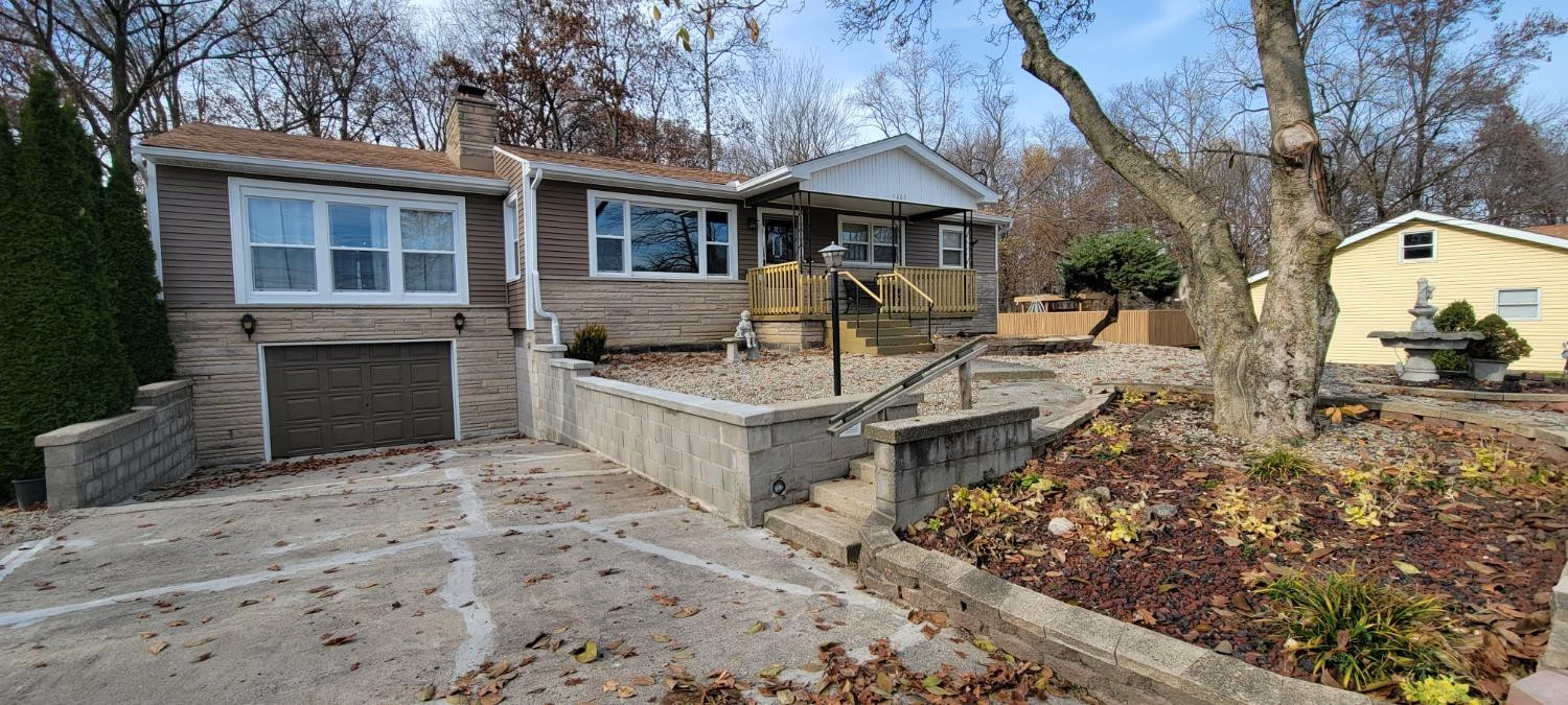 1607 Roosevelt Road Valparaiso, IN 46383 - Photo 1 of 32 1500x675
