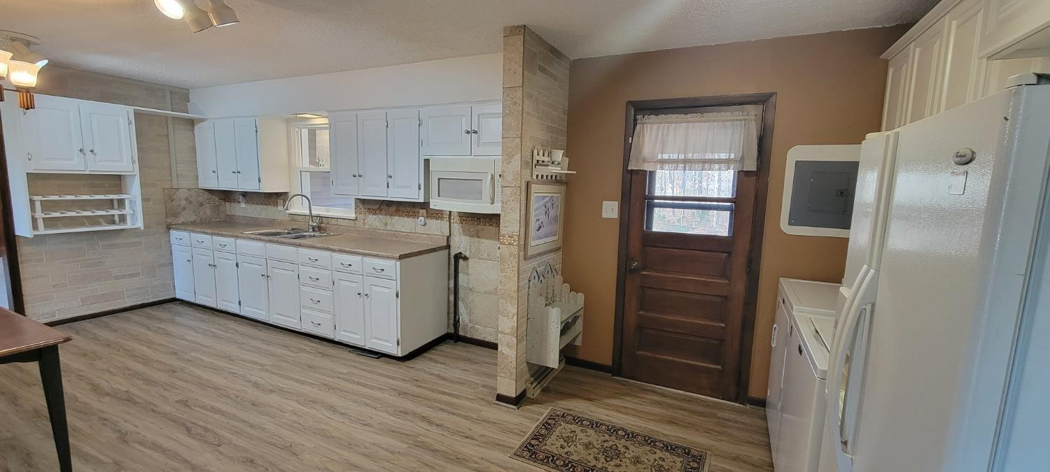 1607 Roosevelt Road Valparaiso, IN 46383 - Photo 8 of 32 1500x675