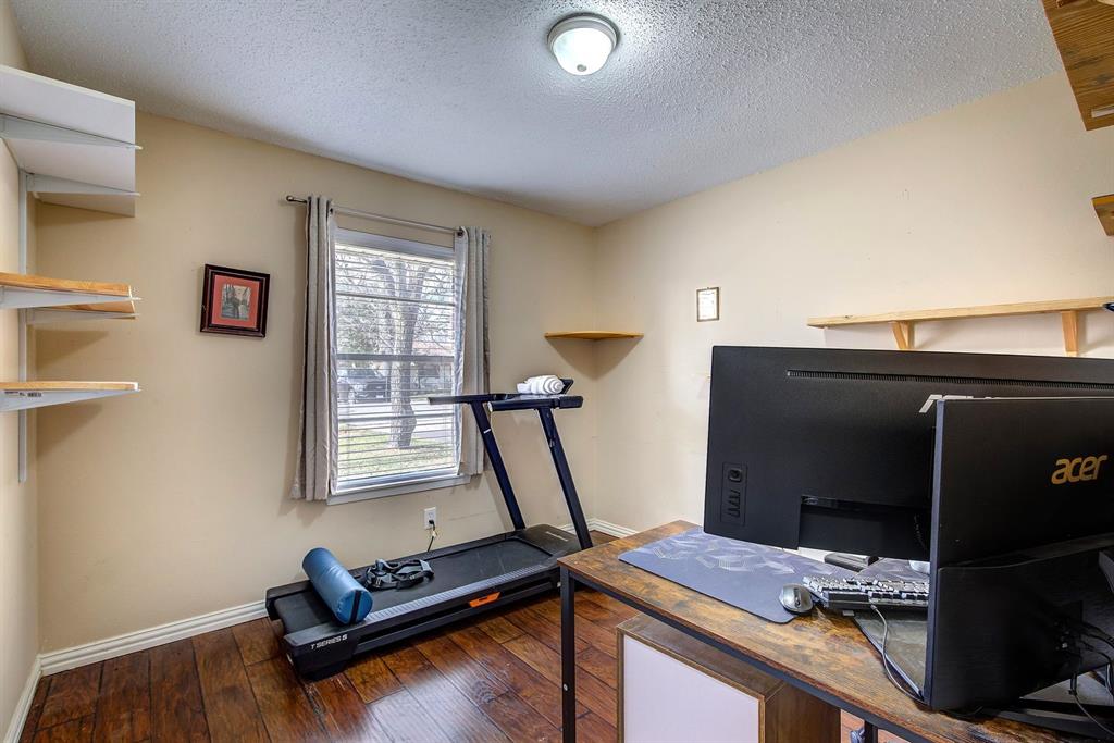 307 East McCoulskey Street Terrell, TX 75160 - Photo 14 of 16 a room with furniture and window