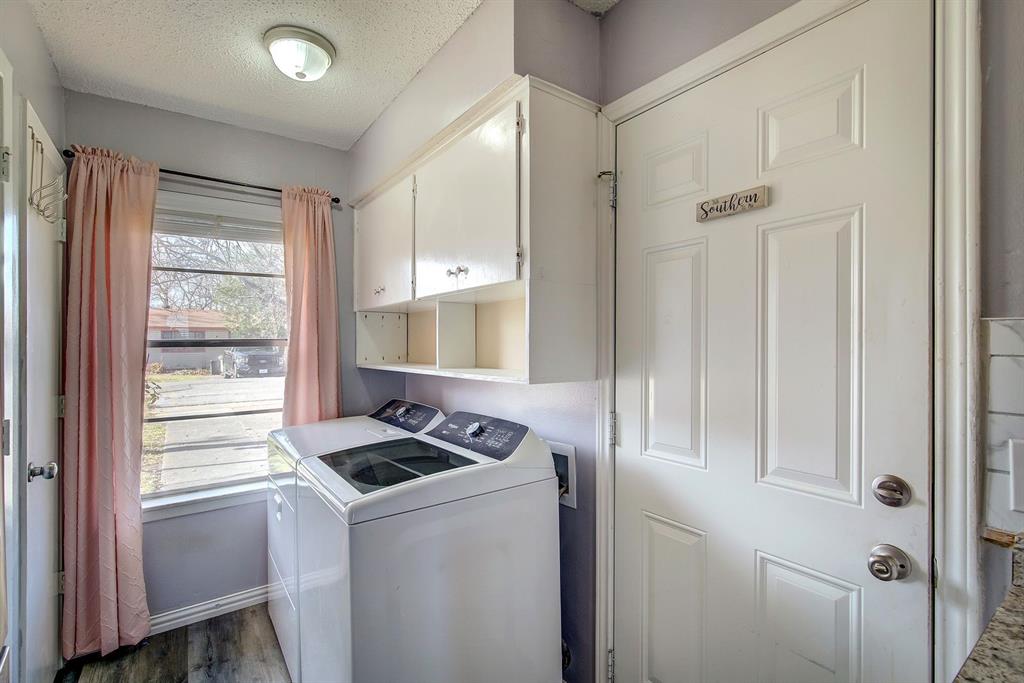 307 East McCoulskey Street Terrell, TX 75160 - Photo 15 of 16 a room that has a window in it