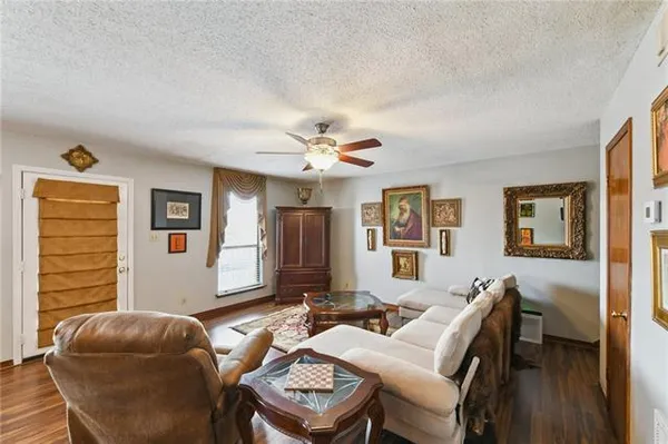 $130,000 | 1444 Carrollton Avenue, Unit 206, Metairie, LA 70005