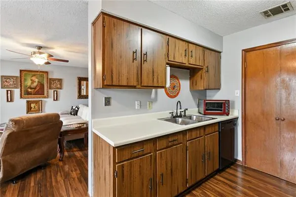 $130,000 | 1444 Carrollton Avenue, Unit 206, Metairie, LA 70005