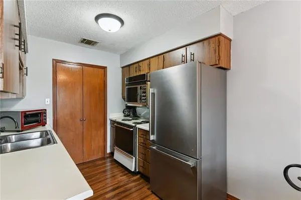 $130,000 | 1444 Carrollton Avenue, Unit 206, Metairie, LA 70005