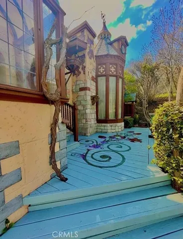 a view of a house with entrance