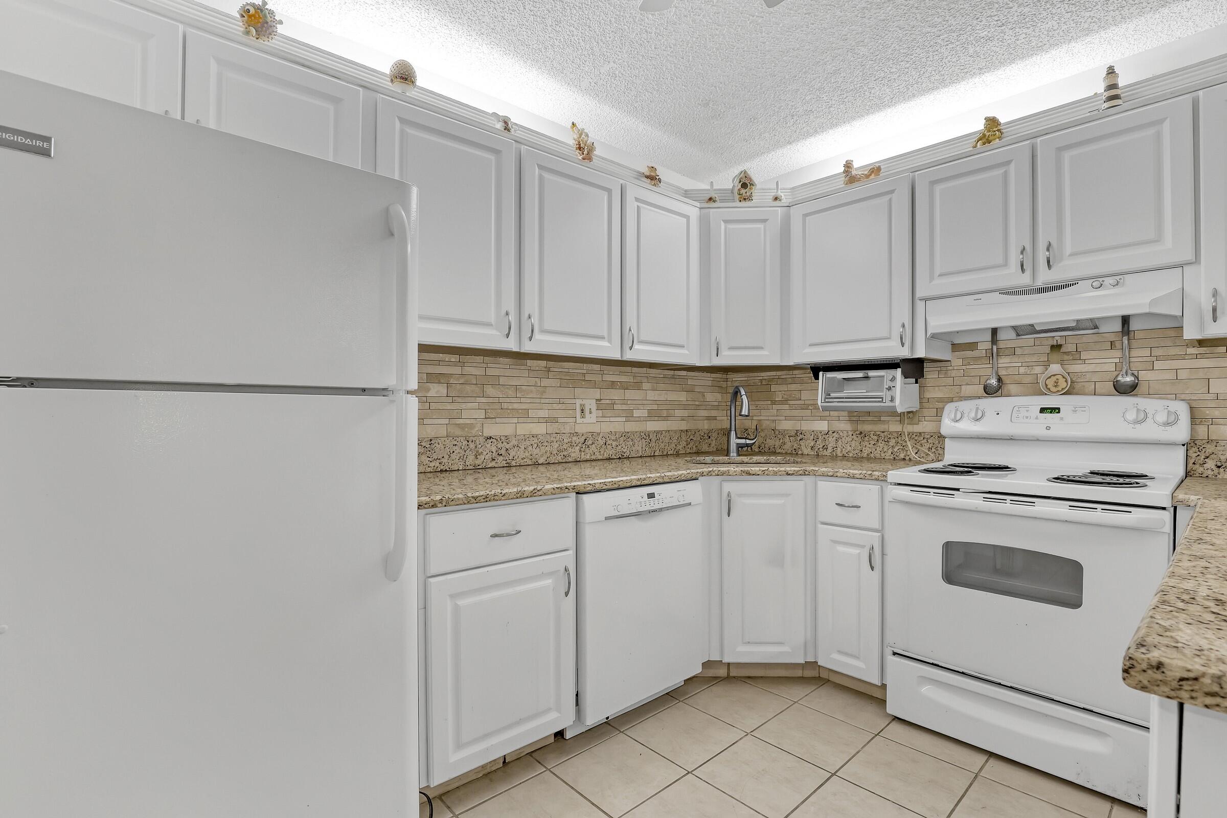 337 Pine Ridge Circle, Unit A1 Greenacres, FL 33463 - Photo 15 of 40 Image00014
