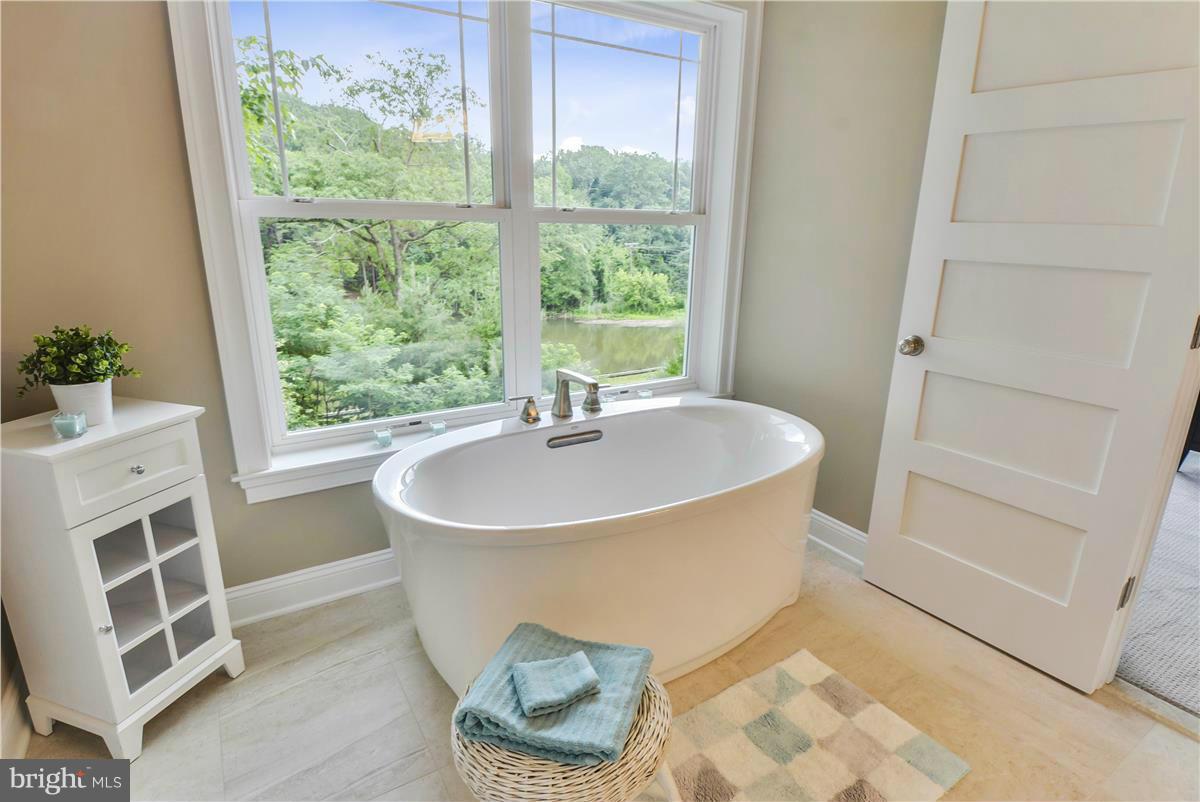 160 Acton Road Annapolis, MD 21403 - Photo 13 of 22 Bath (Master)