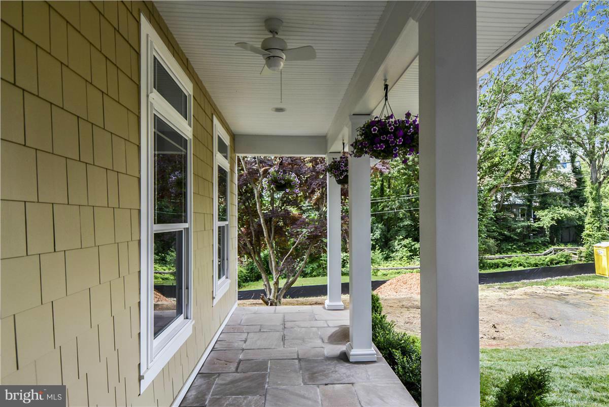 160 Acton Road Annapolis, MD 21403 - Photo 4 of 22 Inviting front entry