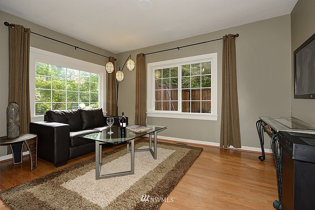 9523 232nd Street Southwest Edmonds, WA 98020 - Photo 2 of 23 Gallery Image 2