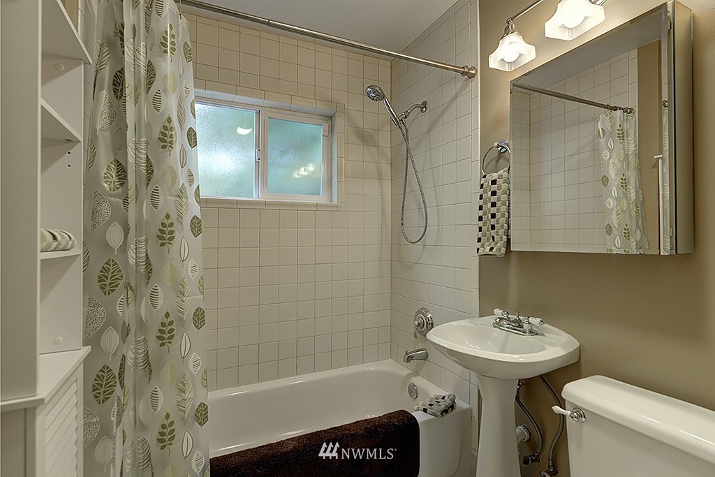 9523 232nd Street Southwest Edmonds, WA 98020 - Photo 13 of 23 Gallery Image 13