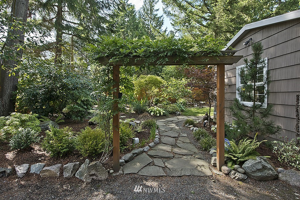 9523 232nd Street Southwest Edmonds, WA 98020 - Photo 14 of 23 Gallery Image 14