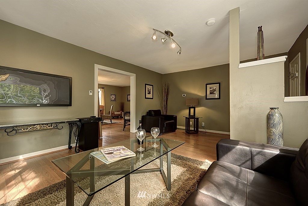 9523 232nd Street Southwest Edmonds, WA 98020 - Photo 3 of 23 Gallery Image 3