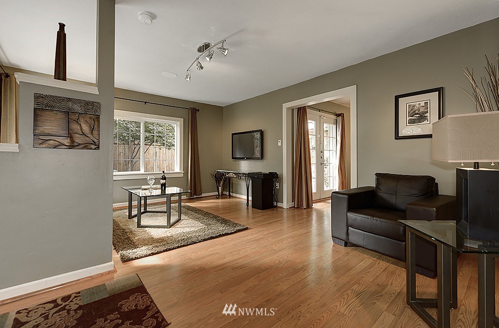 9523 232nd Street Southwest Edmonds, WA 98020 - Photo 4 of 23 Gallery Image 4