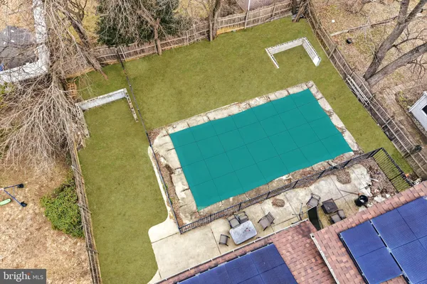 a view of an outdoor space