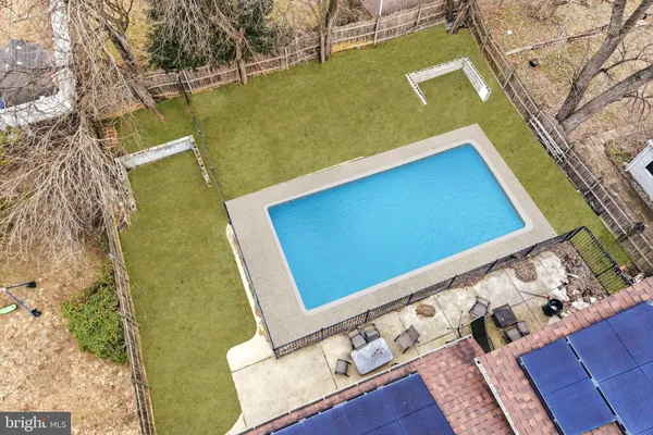 a view of an outdoor space