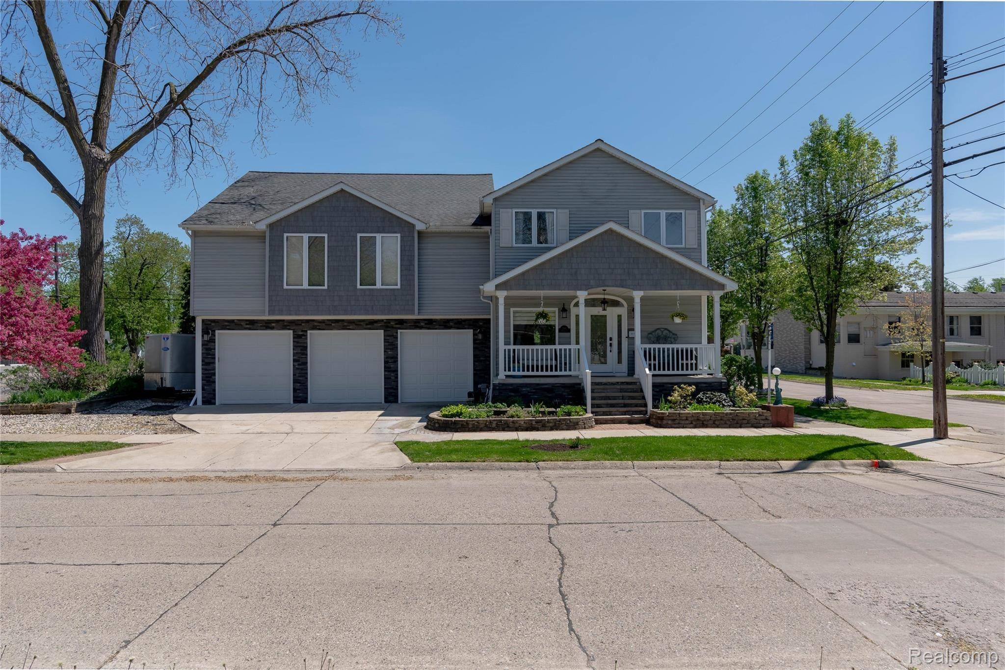 2916 Wakefield Road Berkley, MI 48072 - Photo 1 of 25 2916 Wakefield_1.jpg
