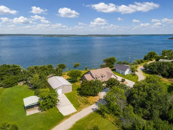 $799,900 | 711 Crows Point, Lake Bridgeport, TX 76426