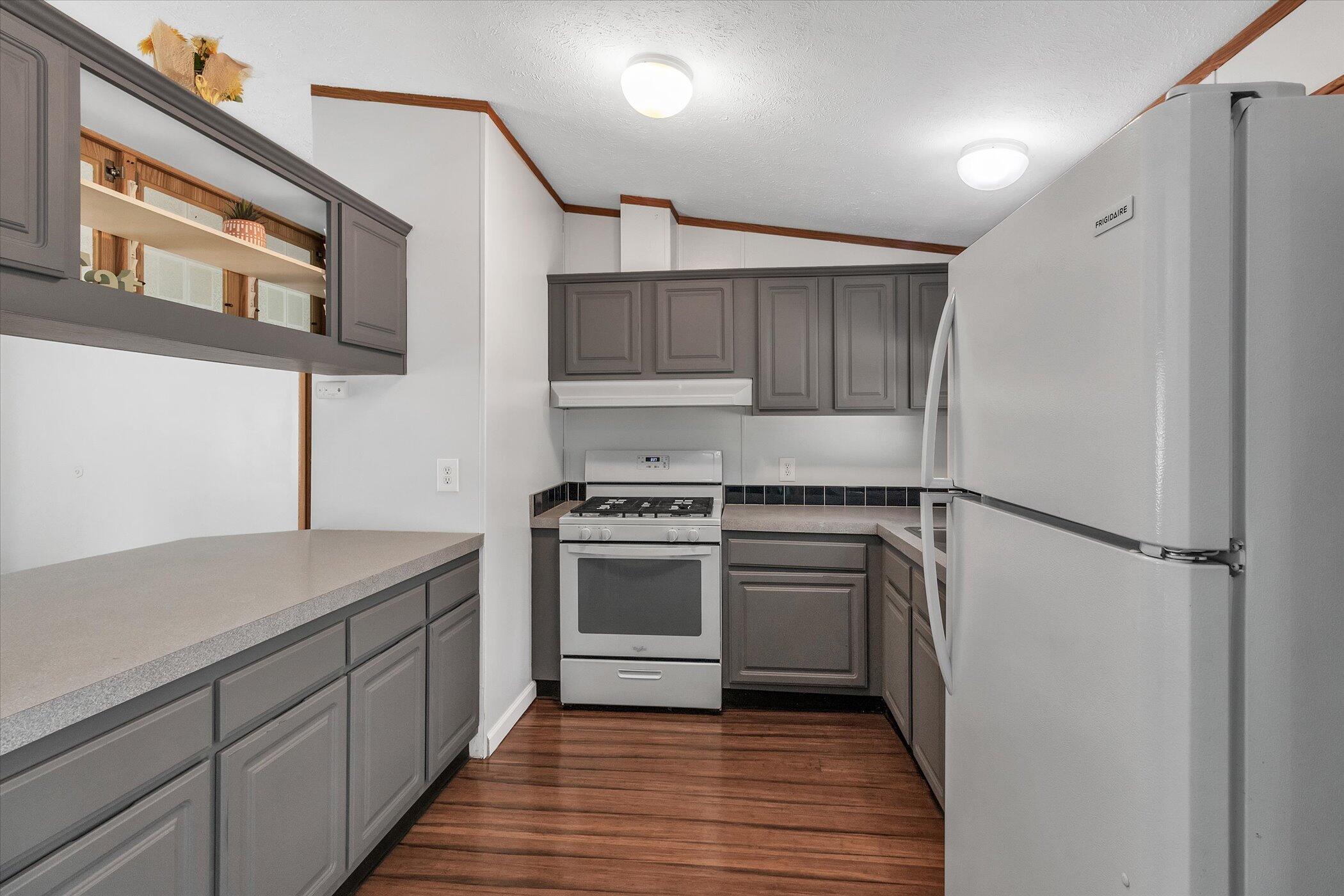 10 Oak Grove Road Springfield, MI 49037 - Photo 14 of 33 14-10-Oak-Grove-Rd-WindowStill-Real-Esta