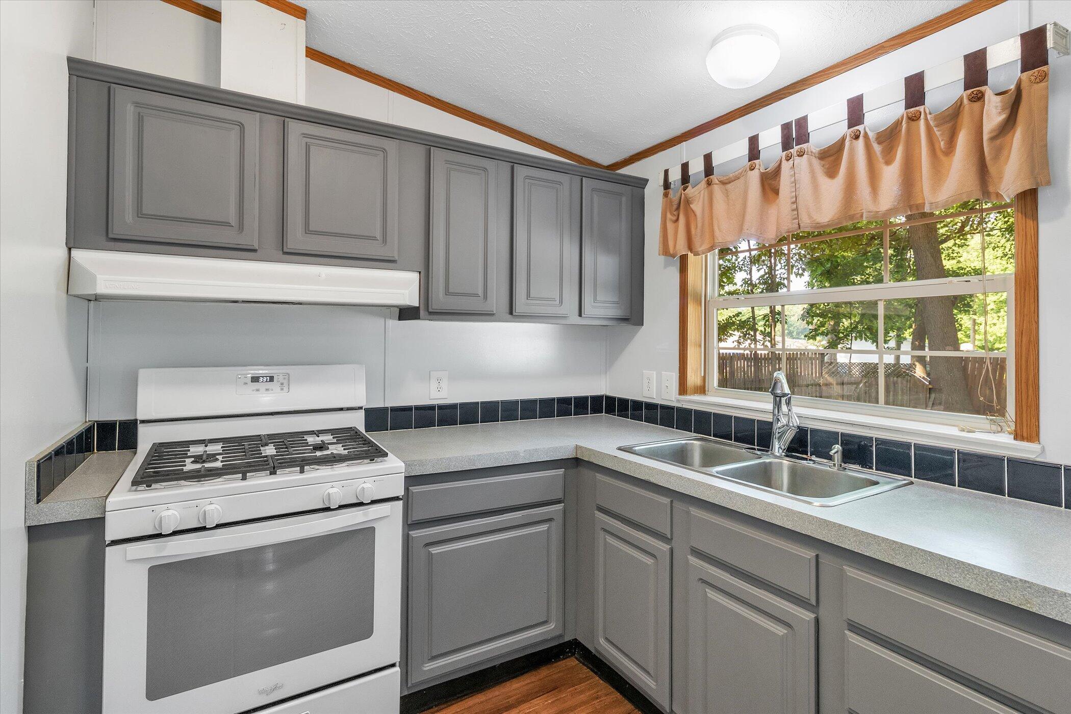 10 Oak Grove Road Springfield, MI 49037 - Photo 15 of 33 15-10-Oak-Grove-Rd-WindowStill-Real-Esta