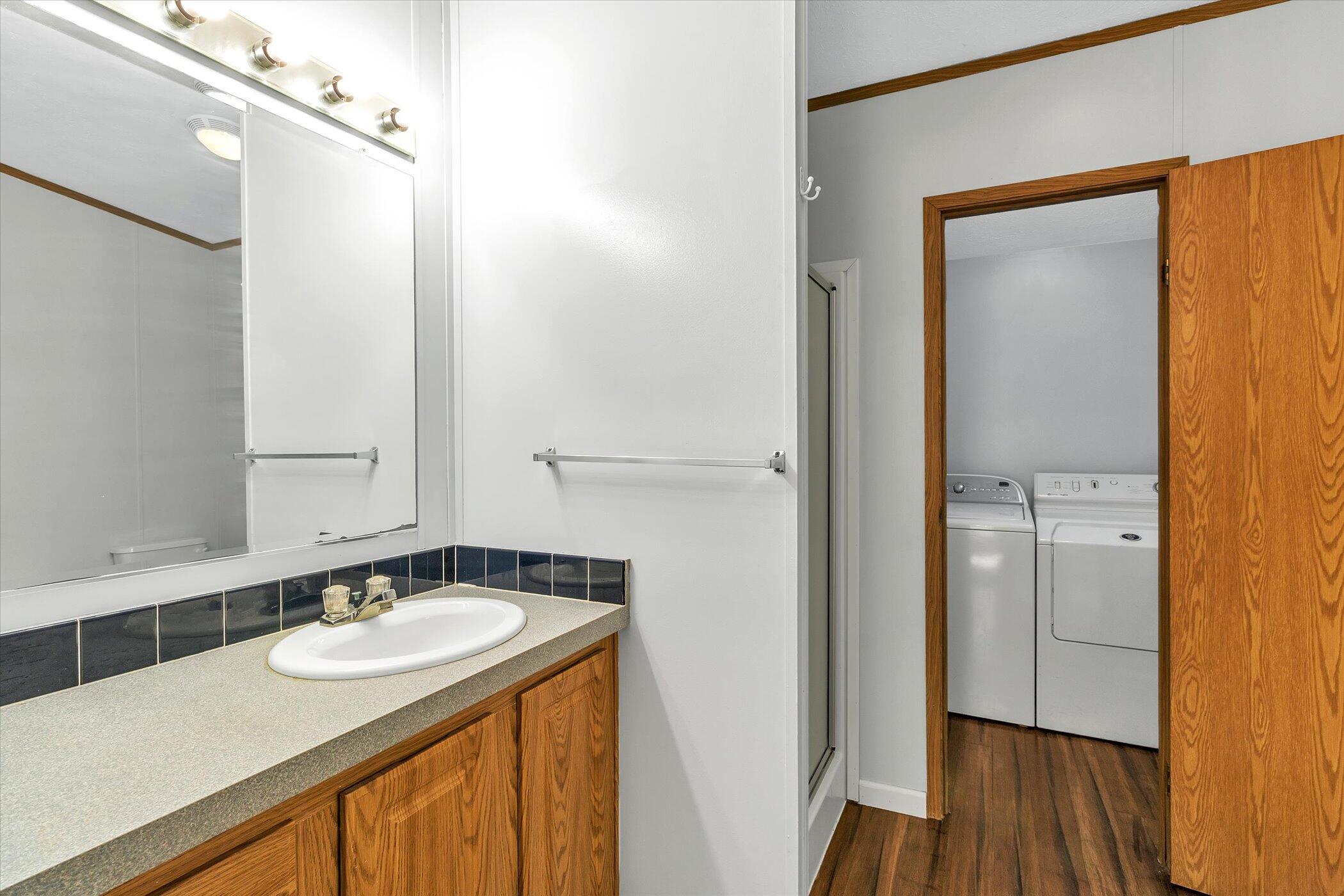 10 Oak Grove Road Springfield, MI 49037 - Photo 21 of 33 21-10-Oak-Grove-Rd-WindowStill-Real-Esta