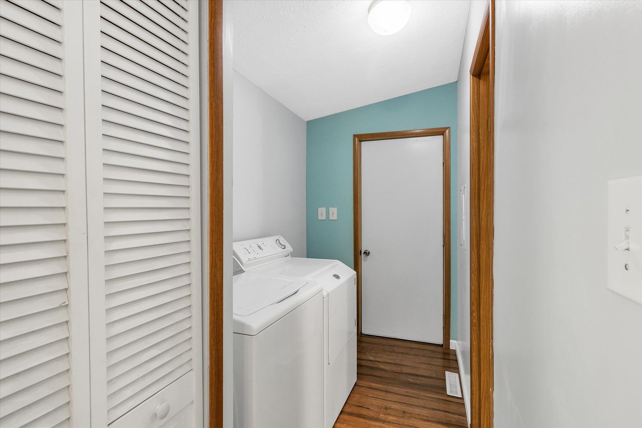 10 Oak Grove Road Springfield, MI 49037 - Photo 23 of 33 23-10-Oak-Grove-Rd-WindowStill-Real-Esta